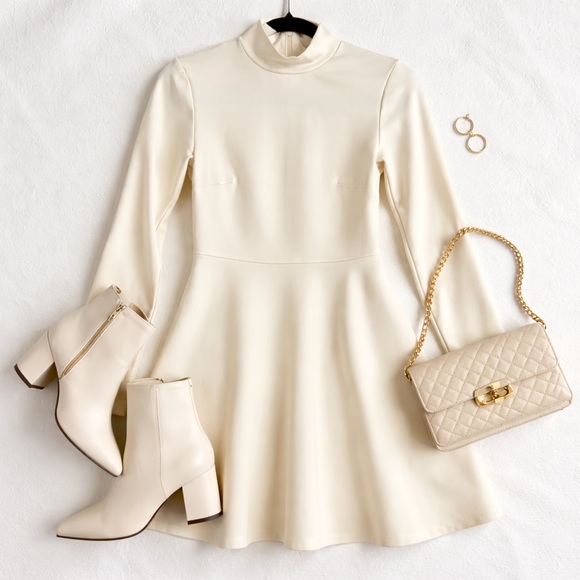 Sunday Best Dresses & Skirts - Sunday Best Cream Mock Neck Fit & Flare Mini Dress Size S Long Sleeve Skater